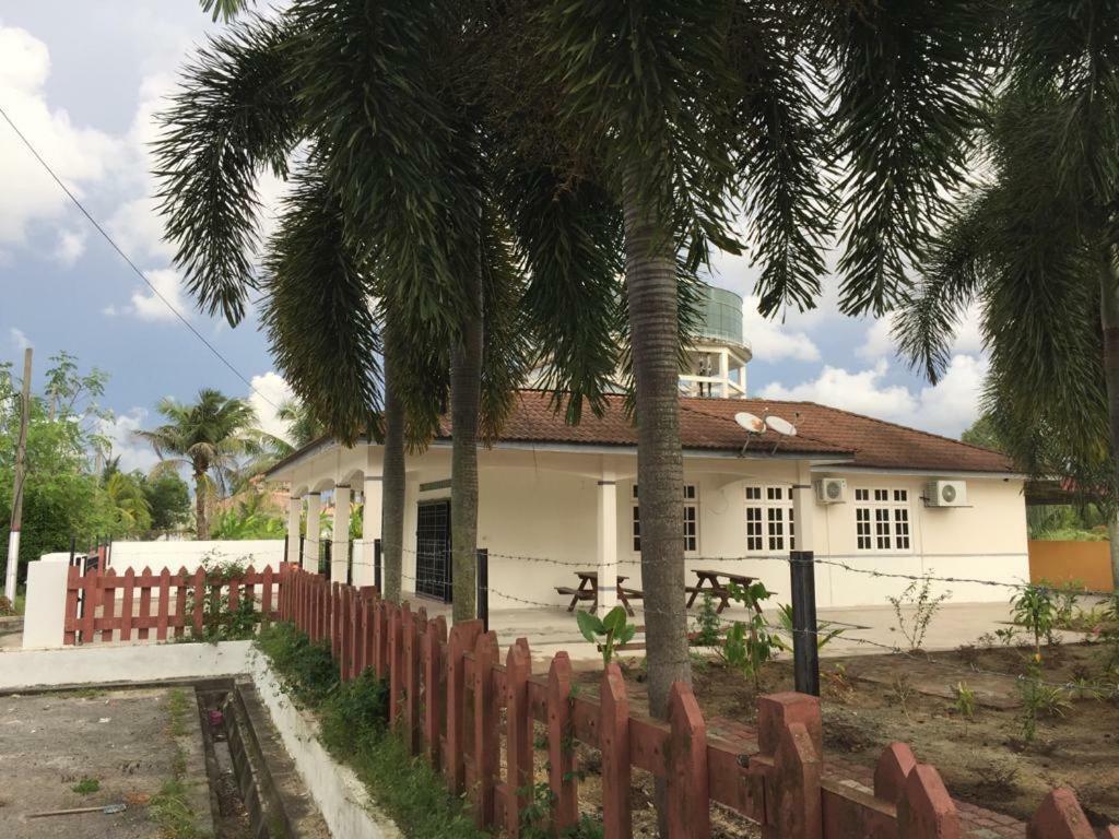 The Garden Vacation Home Lumut Exterior foto